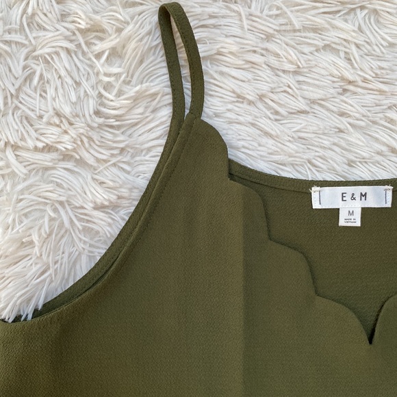 E & M Scalloped Cami💗 Olive - Picture 5 of 12